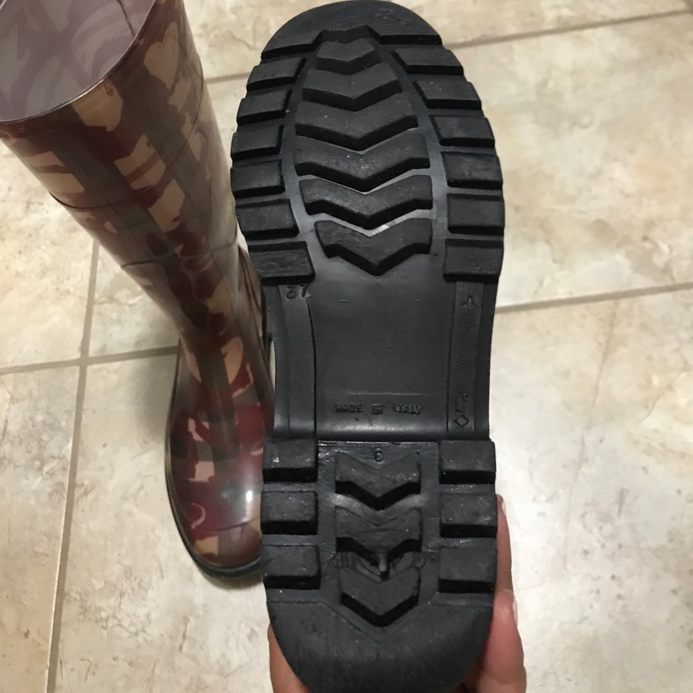 Burberry heart rain boots - Picture 2 of 2