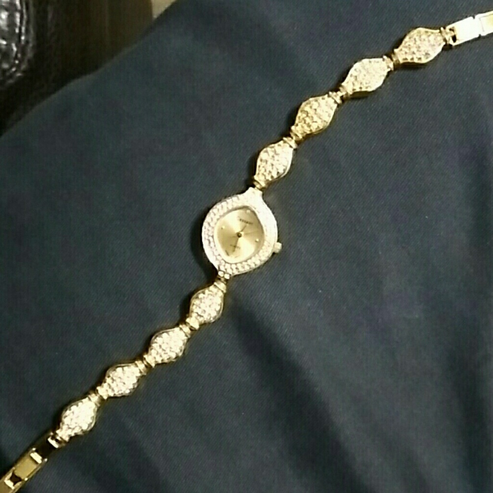 Women's gold Cassant watch