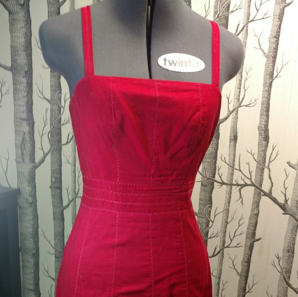 EUC Ann Taylor Red fit-n-flair dress