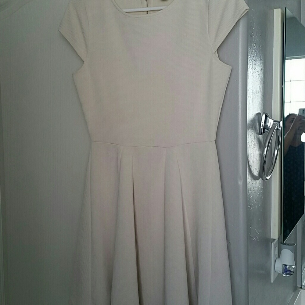 Cap sleeve fit n flare