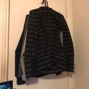 Lululemon light weight zip up jacket