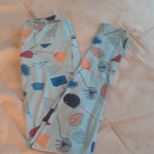 Lularoe unicorn IS leggings