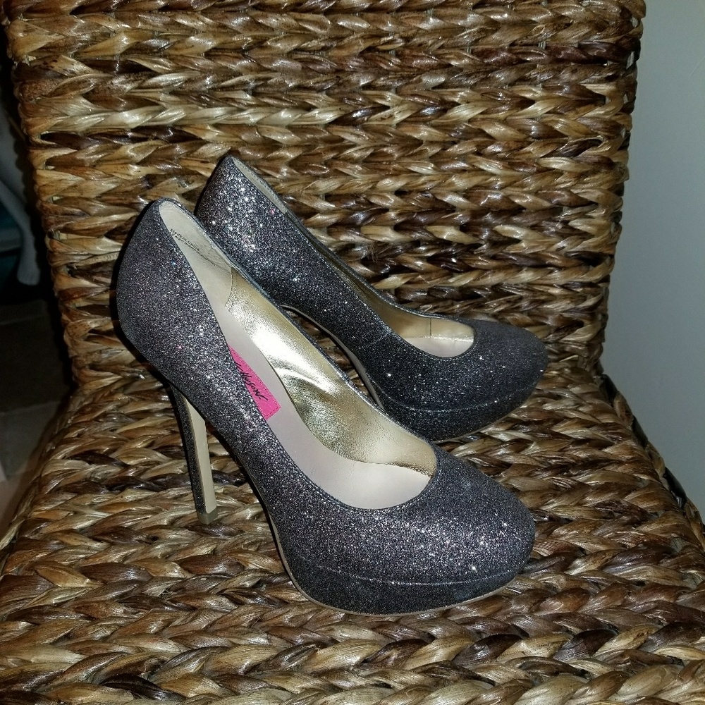 Betsey Johnson Glitter Pumps