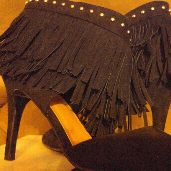 Shoes - Picture 2 of 3