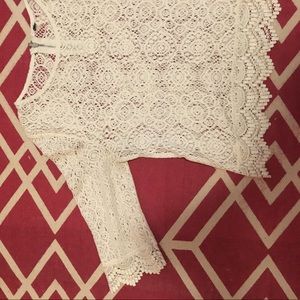 Beautiful white lace 3/4 sleeve top