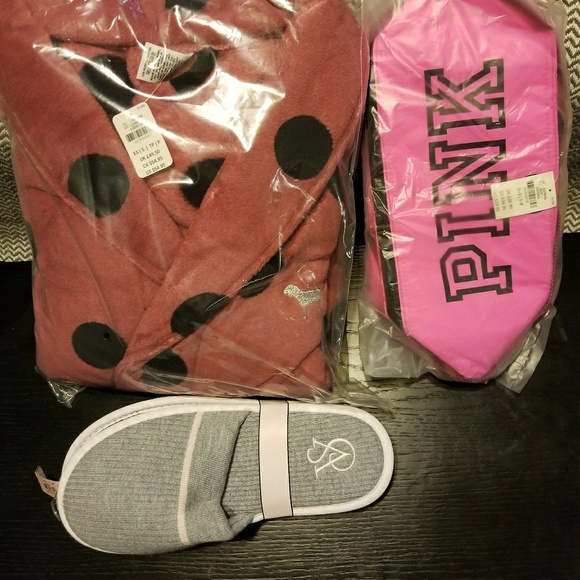 VICTORIA SECRET PINK bath robe,slippers,lunch bag - Picture 1 of 4