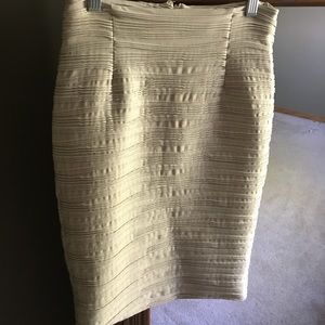 H&M light cream skirt