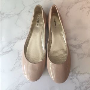 Nude color flats great condition.