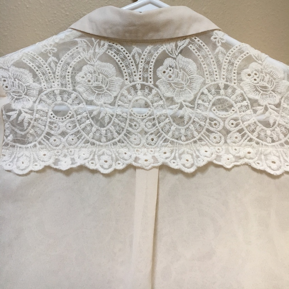 Final sale ~ Cooporative lace crop top - Picture 4 of 4