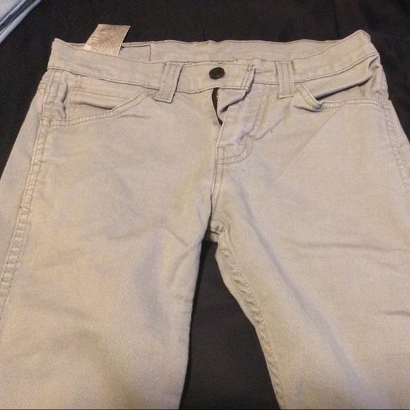 3 pairs of Levi's; 1 corduroy & 2  skinny jeans - Picture 5 of 7