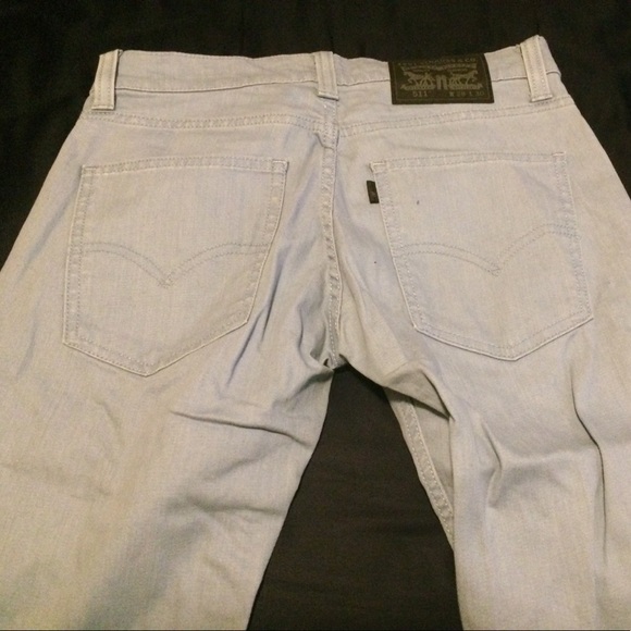 3 pairs of Levi's; 1 corduroy & 2  skinny jeans - Picture 6 of 7