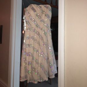 Nude dress (inclues belt)