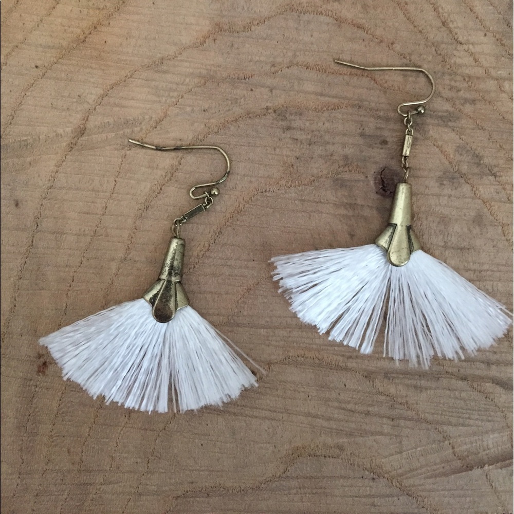 ๐ฟ3 for $15๐ฟ Feather Duster Earrings - Picture 1 of 1