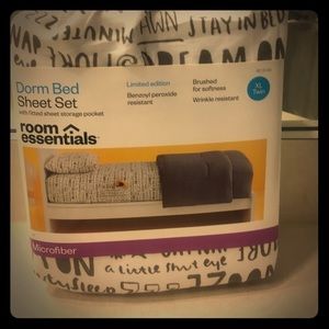 Brand new , never used twin XL white sheets