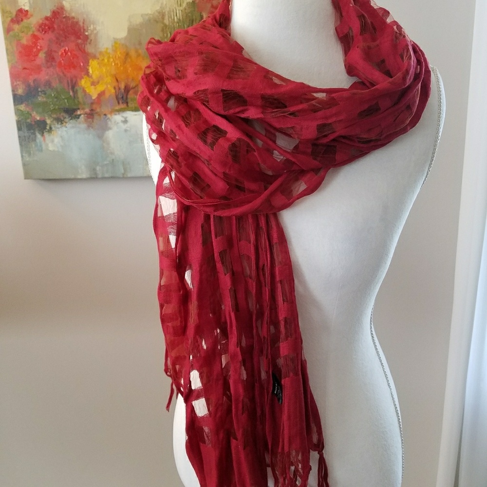 Amanda Blu. Red window scarf
