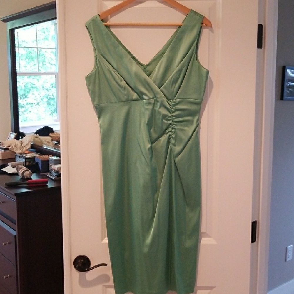 Donna Ricco size 12 satin sheath dress w/ ruching
