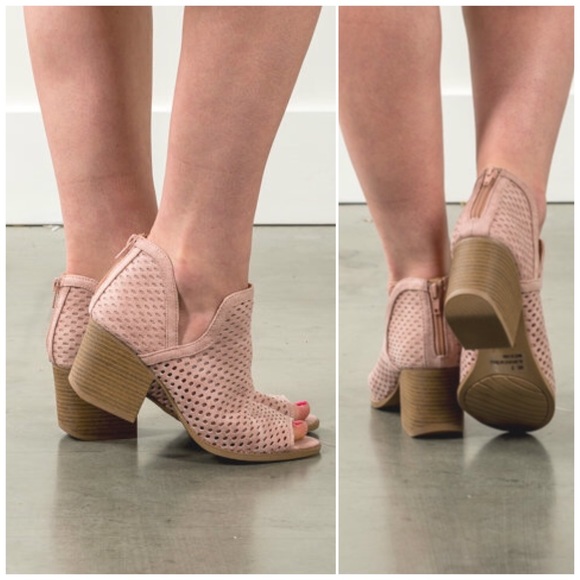 ❗️CLEARANCE ❗️The Cori Mauve Booties - Picture 2 of 4