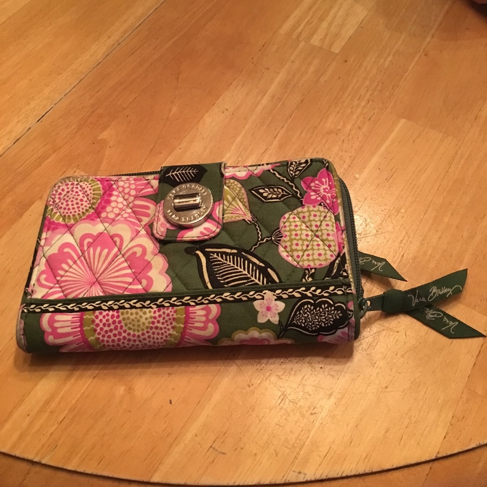 Turn Lock Wallet