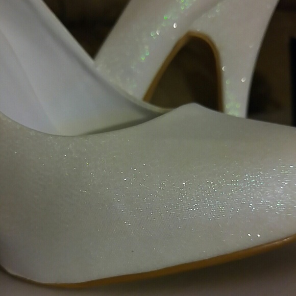 Shoes - Picture 2 of 3