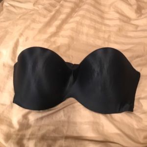 Black strapless bra