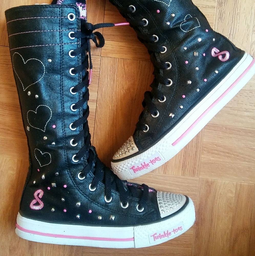 Gorgeous lace up sketchers