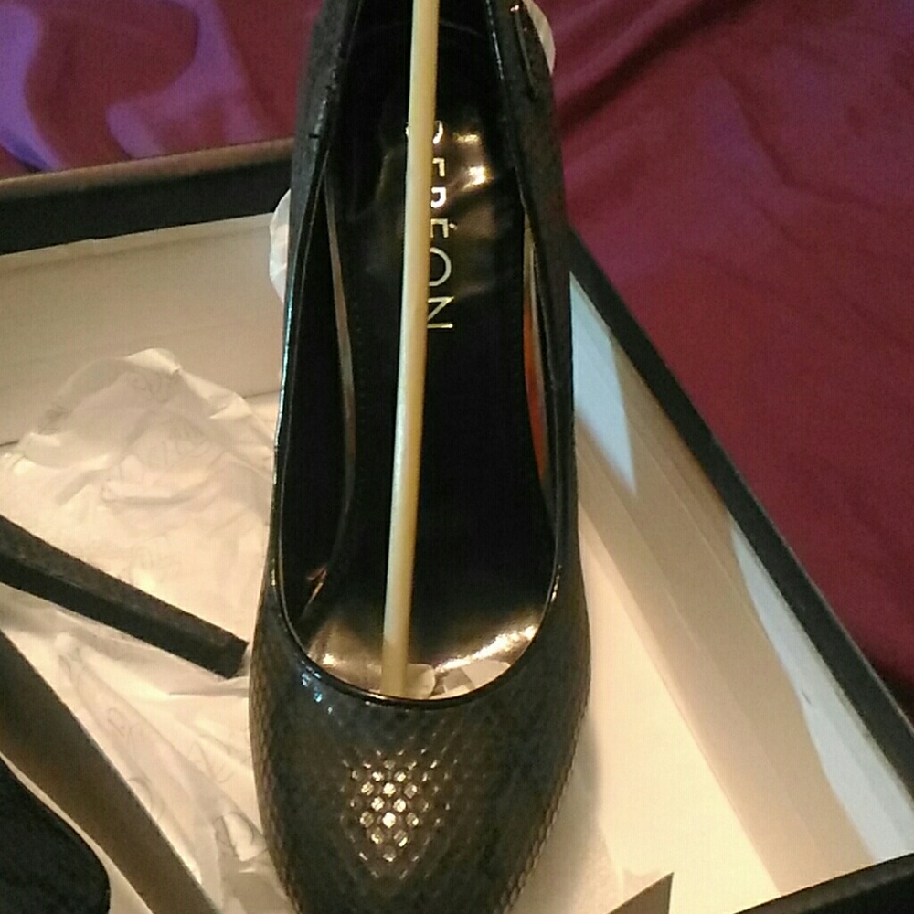 Pumps - Picture 2 of 3