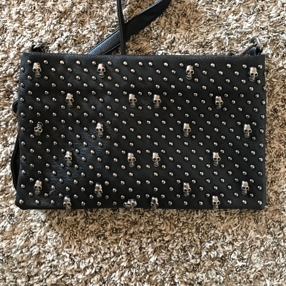 Skull cross body