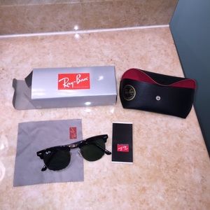Club masters includes:box, towel, booklet, case