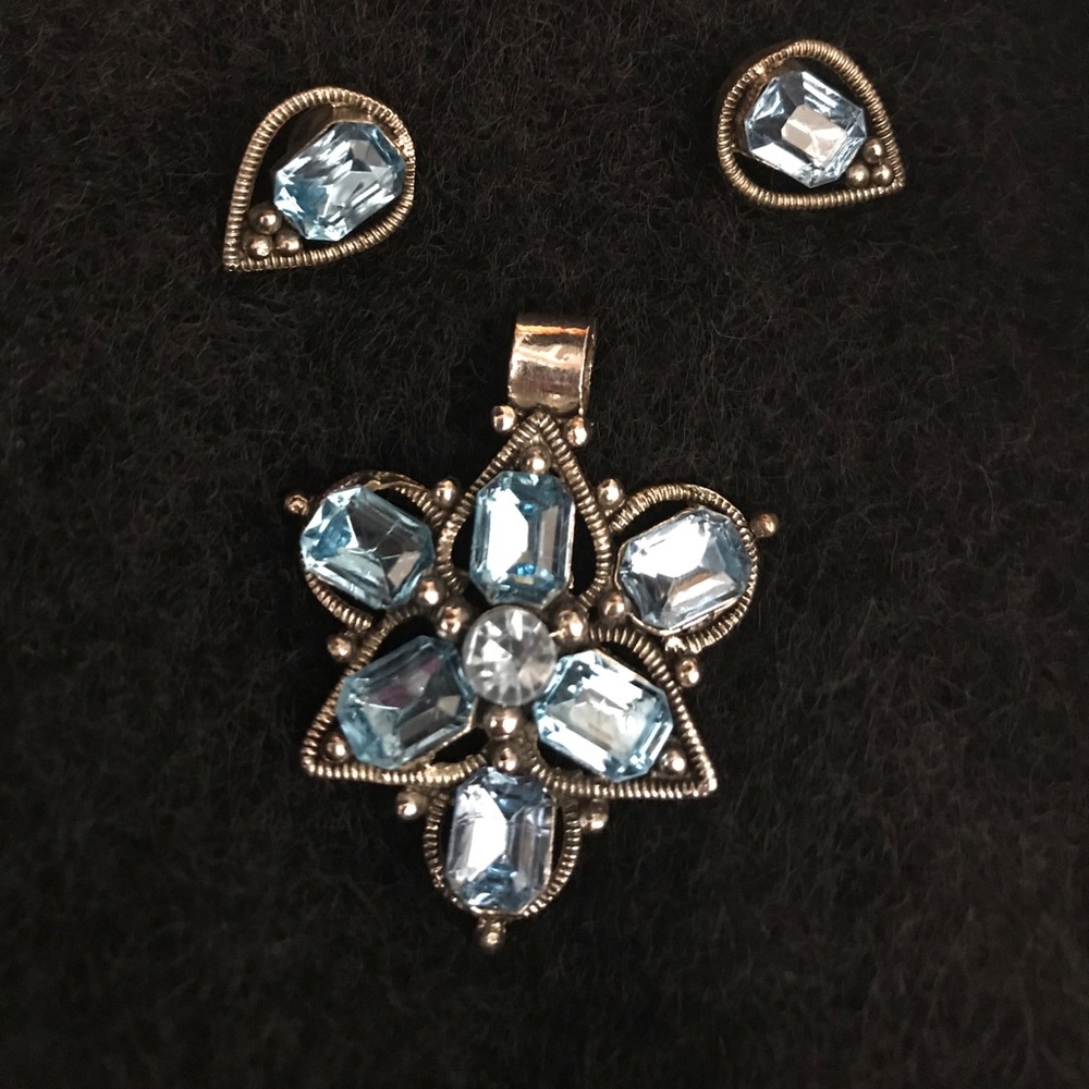 Blue earring and pendent set