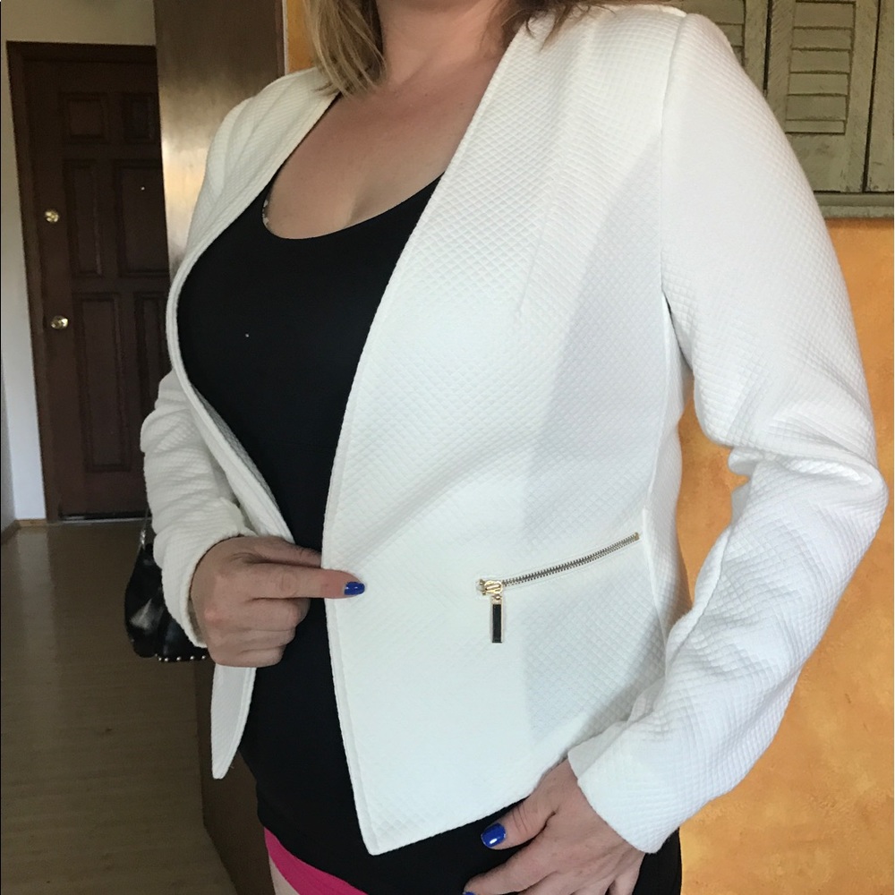 White, tapered quilted jacket with gold zippers