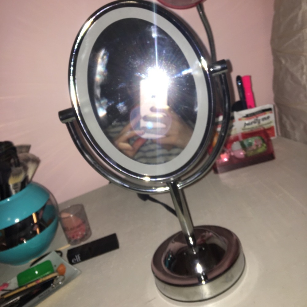 Makeup mirror
