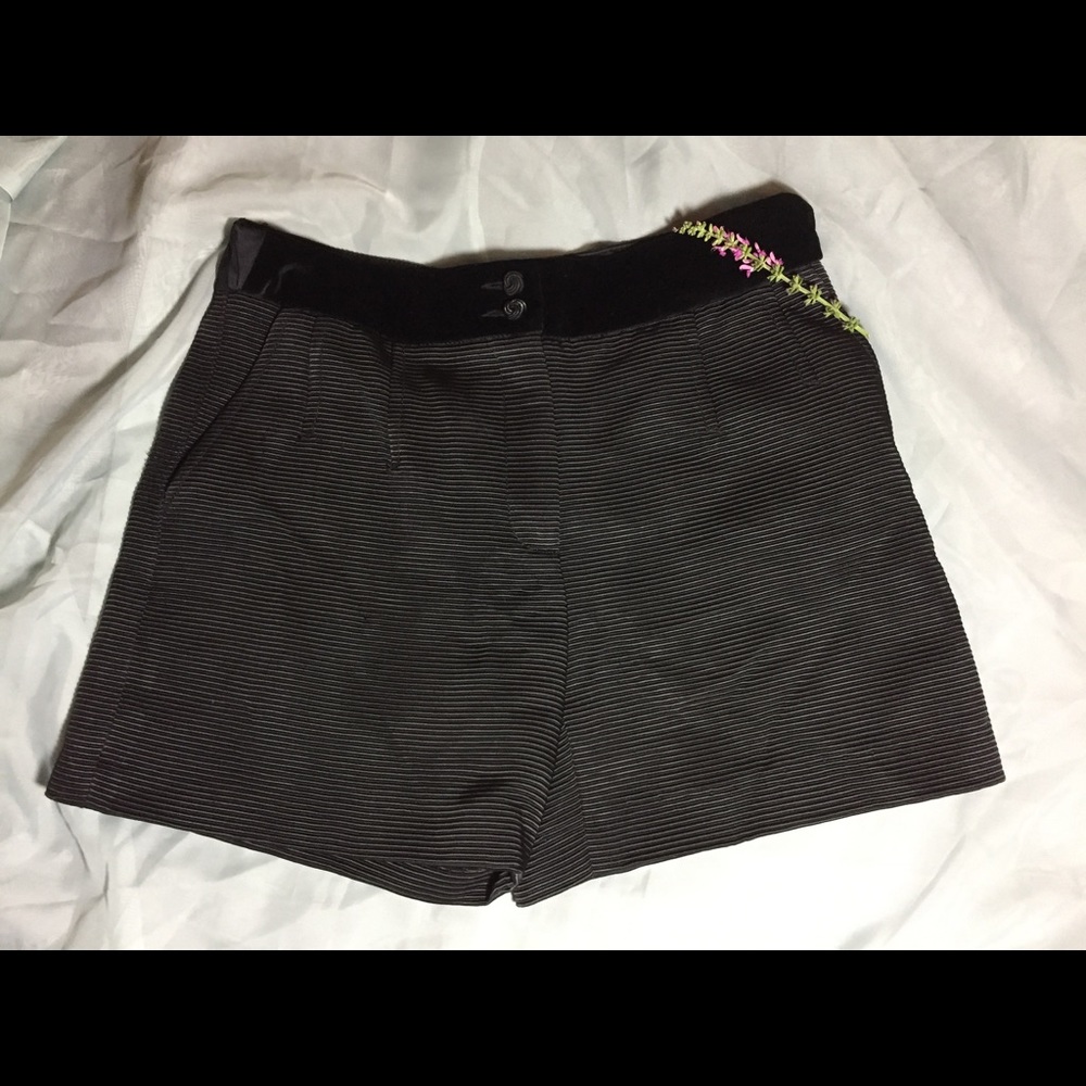 D&G black ribbed shorts with velvet waist band