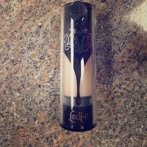 Kay Von D Lock-It foundation color light neutral24