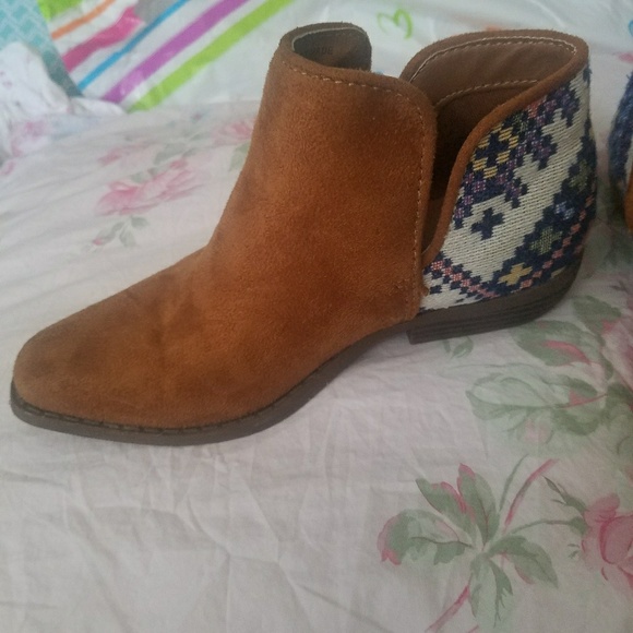 Girls booties - Picture 2 of 4