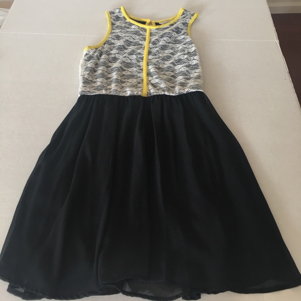 Contrast A line dress.