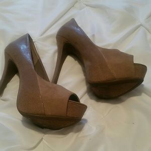BCBG pumps