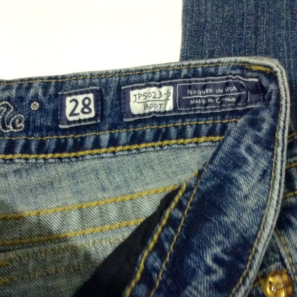 Miss Me RARE Gold Bedazzled Jeans🕶HP @ginap7777 - Picture 7 of 8