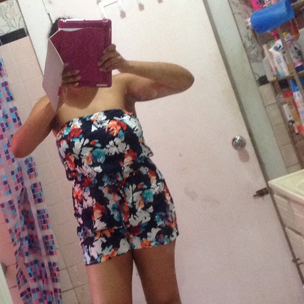Beautiful floral romper - Picture 5 of 7
