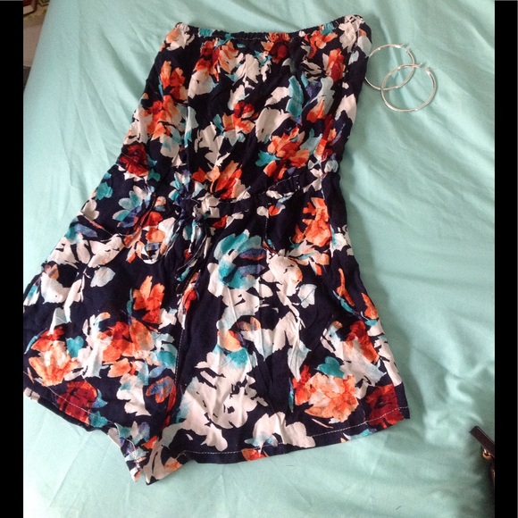 Beautiful floral romper - Picture 2 of 7