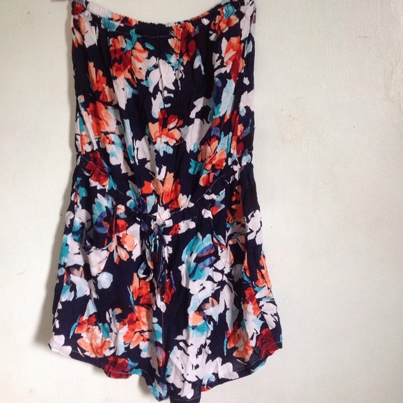 Beautiful floral romper - Picture 3 of 7