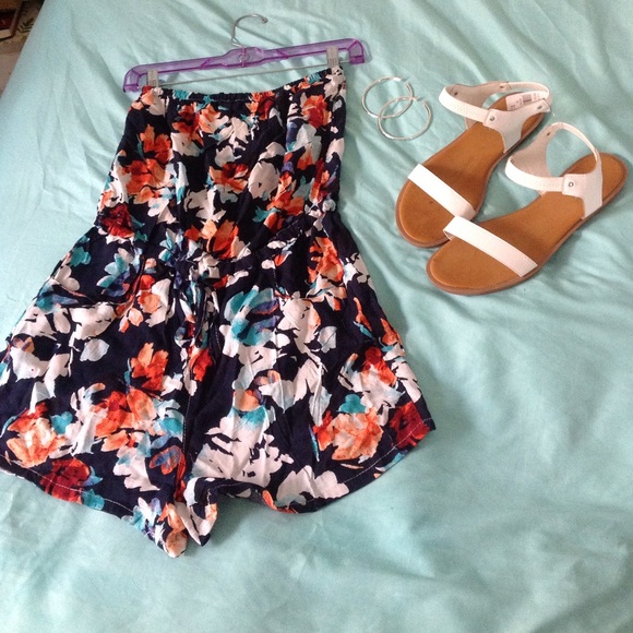 Beautiful floral romper - Picture 4 of 7