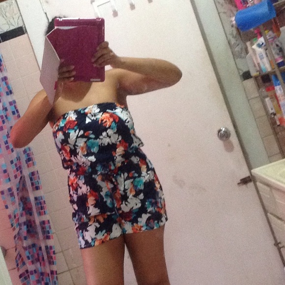 Beautiful floral romper - Picture 5 of 7