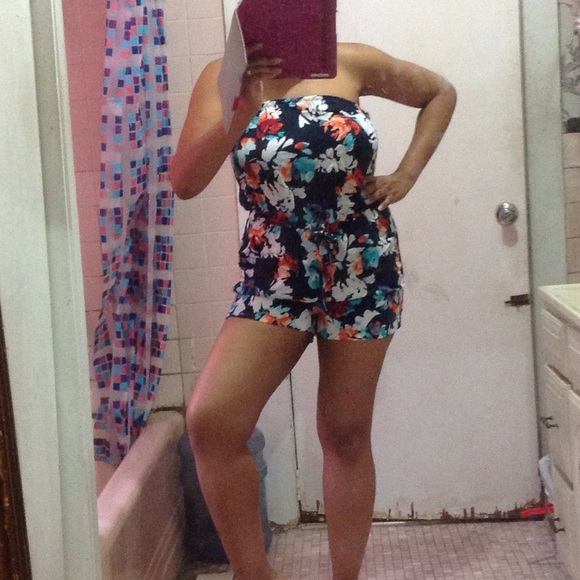 Beautiful floral romper - Picture 6 of 7