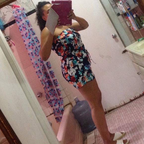 Beautiful floral romper - Picture 7 of 7