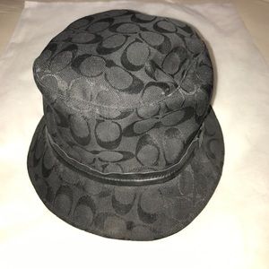 Authentic coach bucket hat in black
