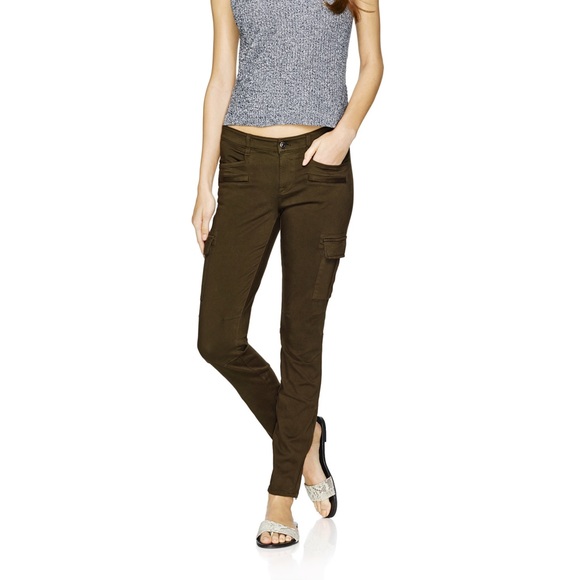 Aritzia Pants - Aritzia TNA Cargo Pant