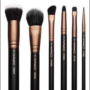 ✅Choice of MAC Make Up Brush