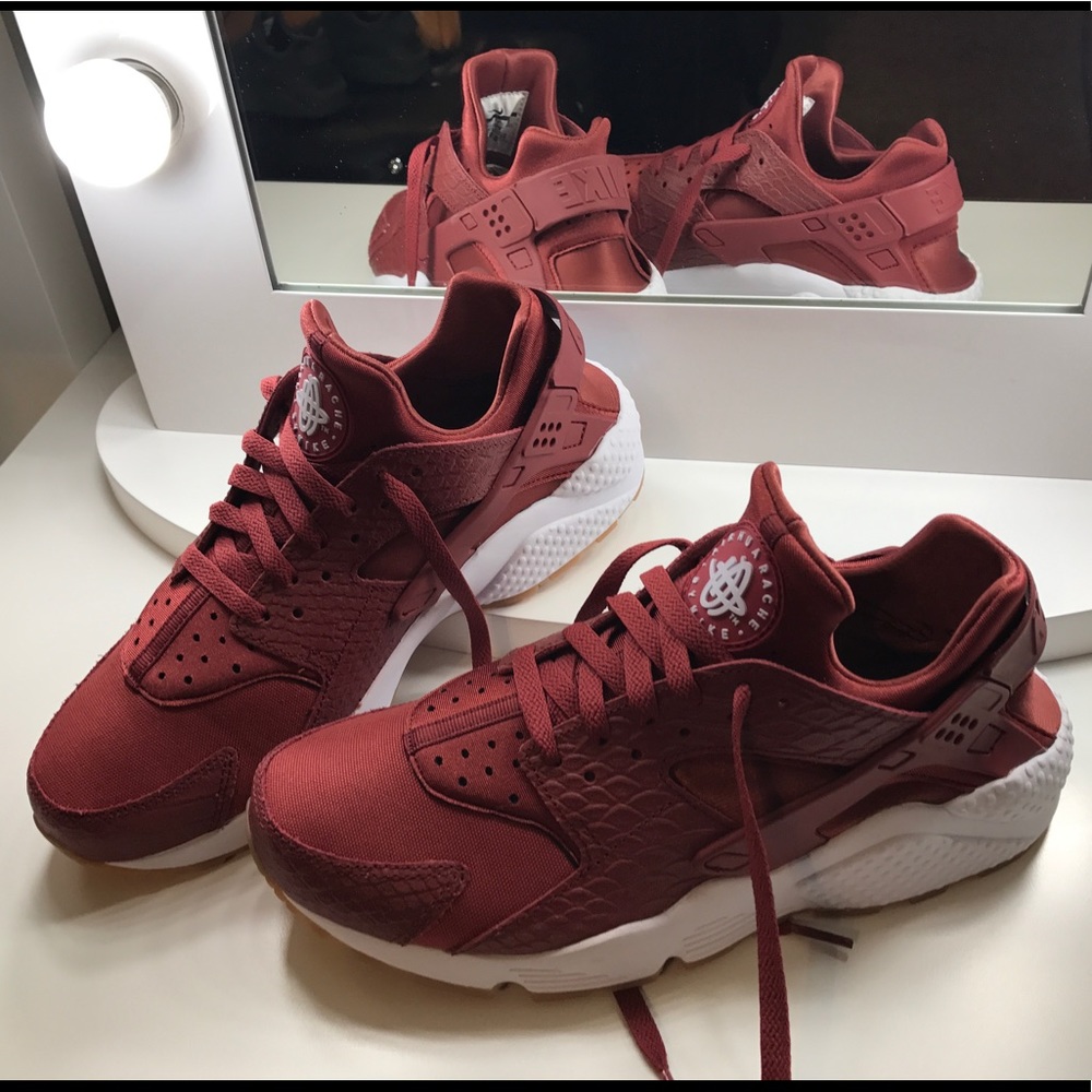 Burgundy snakeskin huaraches new never worn