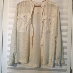 Polka dot button up top