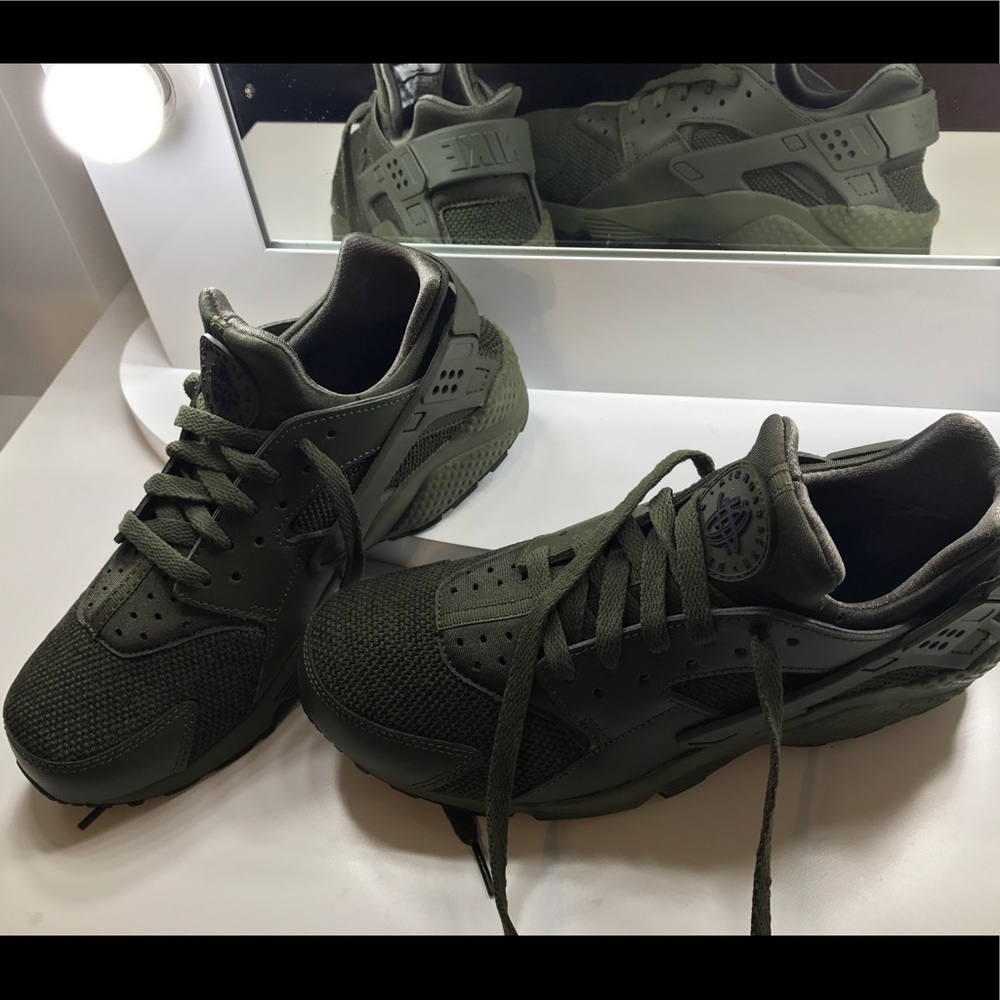 Dark olive huaraches new never worn men's size 8